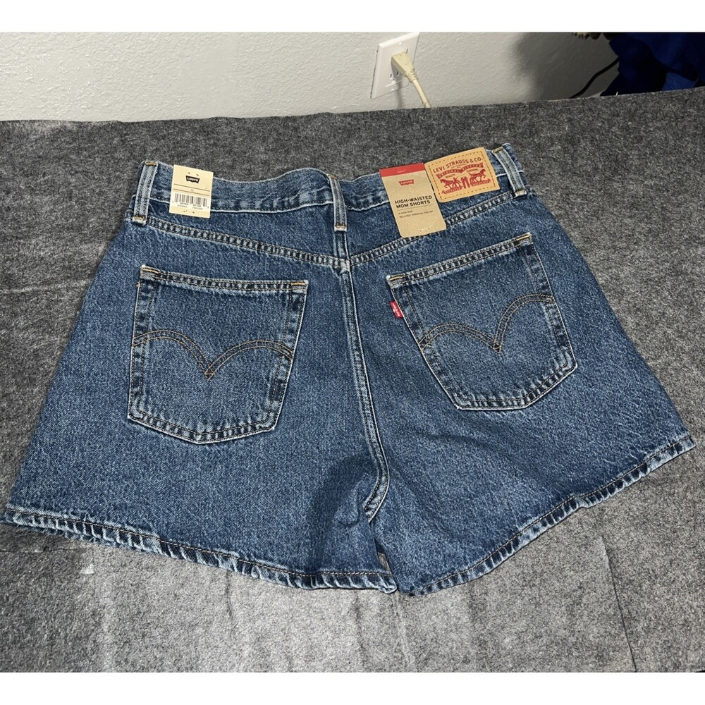 Levi's Women's High-Rise Baggy Shorts Woman Size 32 NWT Premium - Picture 2 of 9